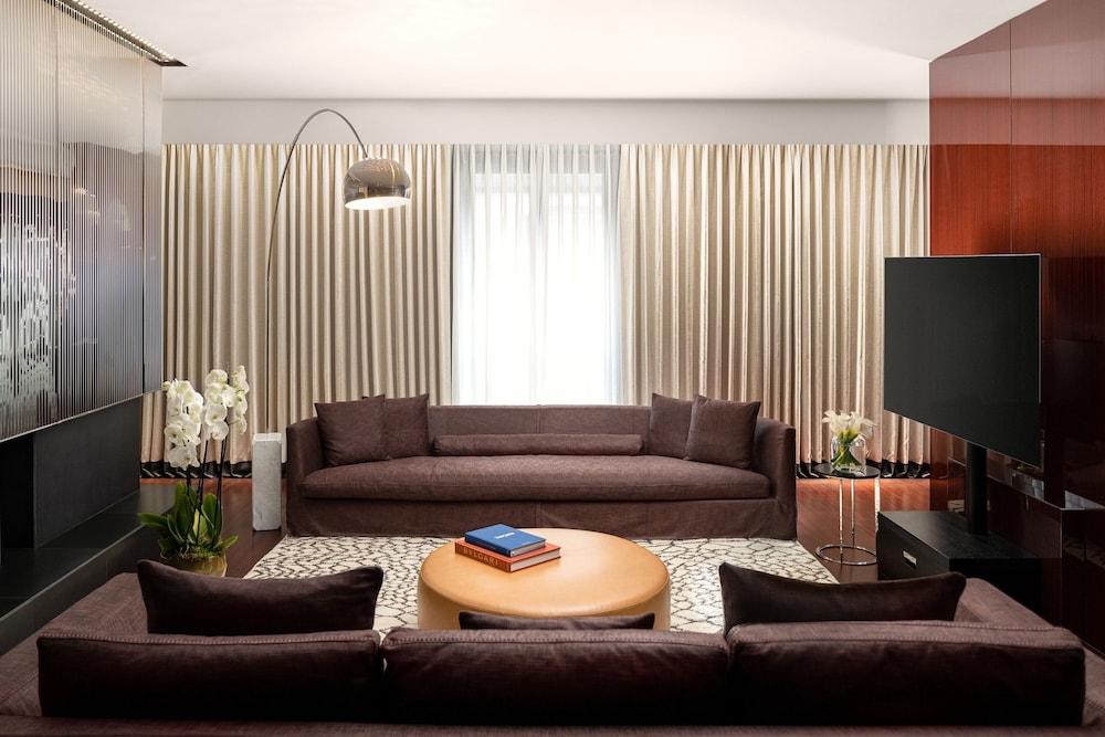 Premium Suite, 1 Bedroom, Fireplace thumbnail 5