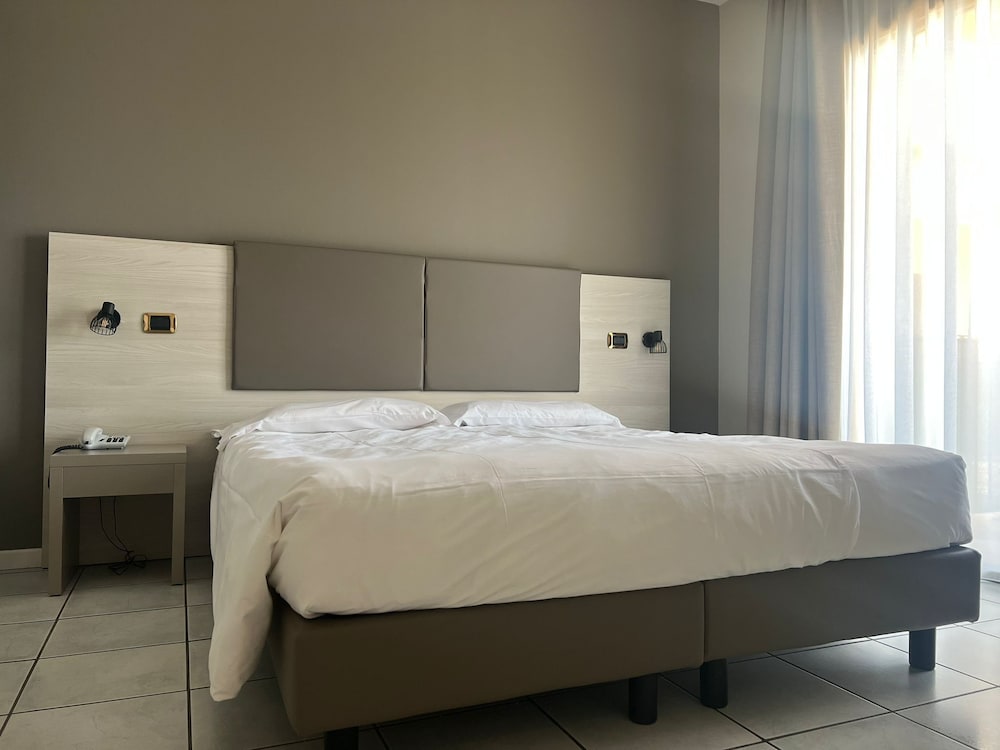 Standard Suite, 1 Bedroom, Terrace, Lake View - Photo 1