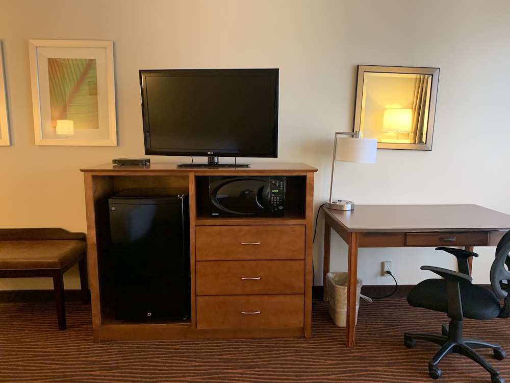Deluxe Room, 1 Queen Bed, Non Smoking - Photo 6
