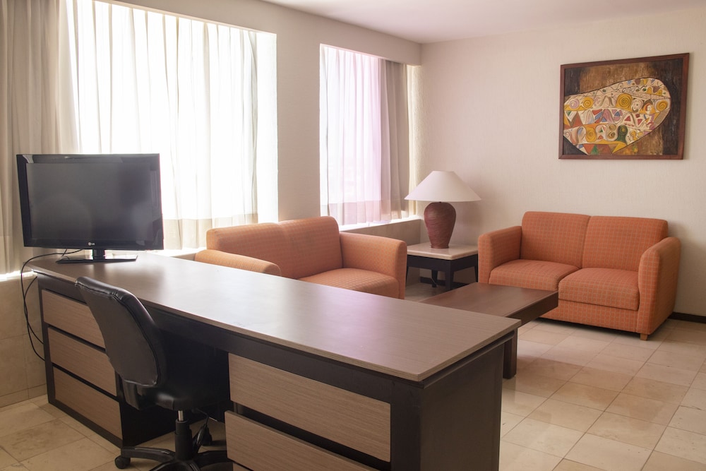 Executive Suite, 1 King Bed, Non Smoking - Photo 6