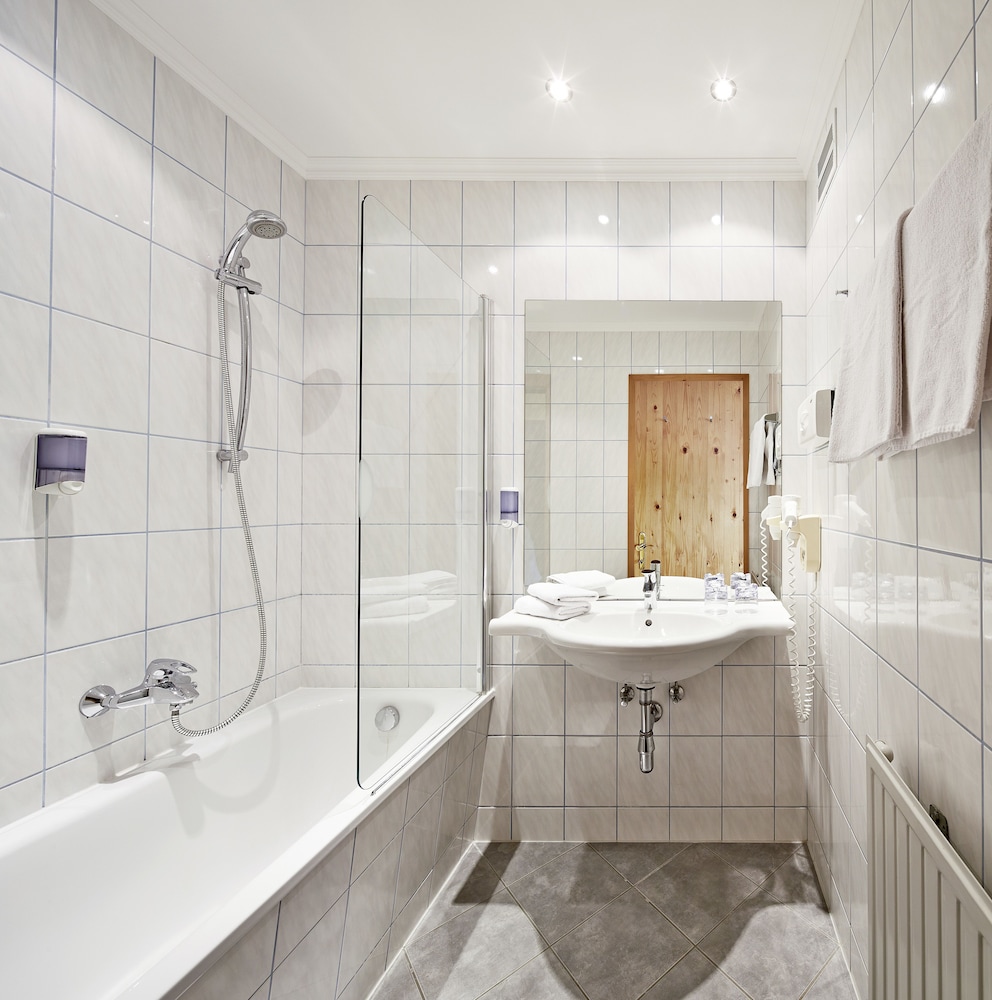Standard Double Room, 1 Queen Bed, Balcony - Photo 5
