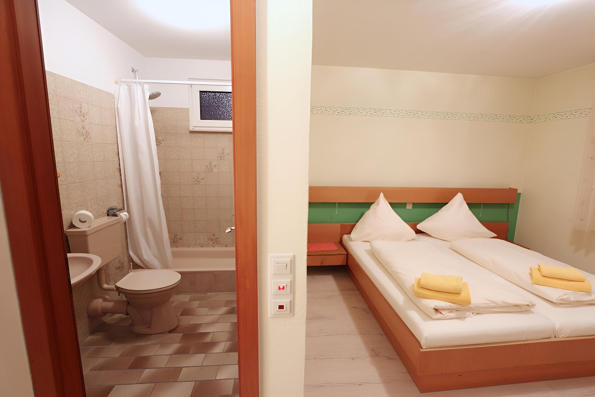 Economy Double Room photo 2