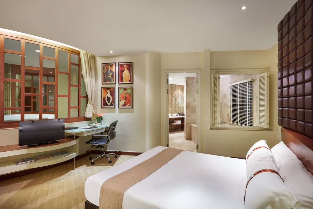 Ambassador Suite (2 Bedrooms With Jacuzzi) (Corner Wing) photo 2