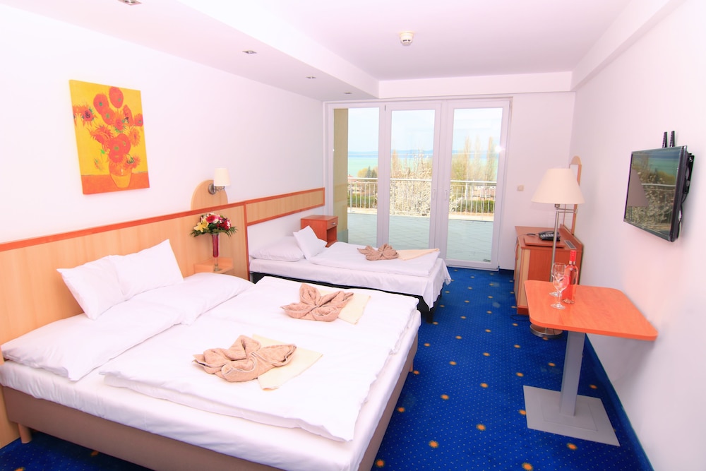 Triple Room, Lake View