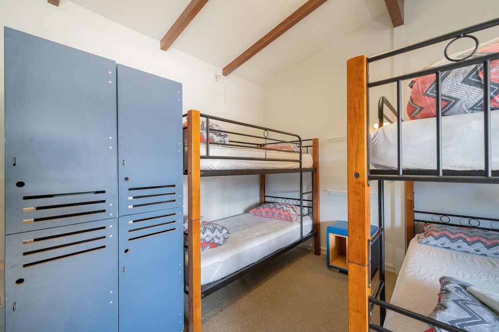 8 Bed Mixed Dorm photo 1