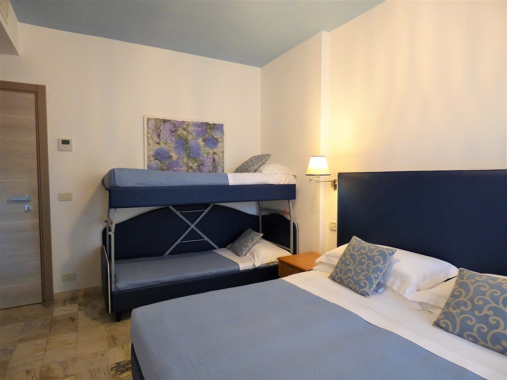 Camera familiare con letto a castello