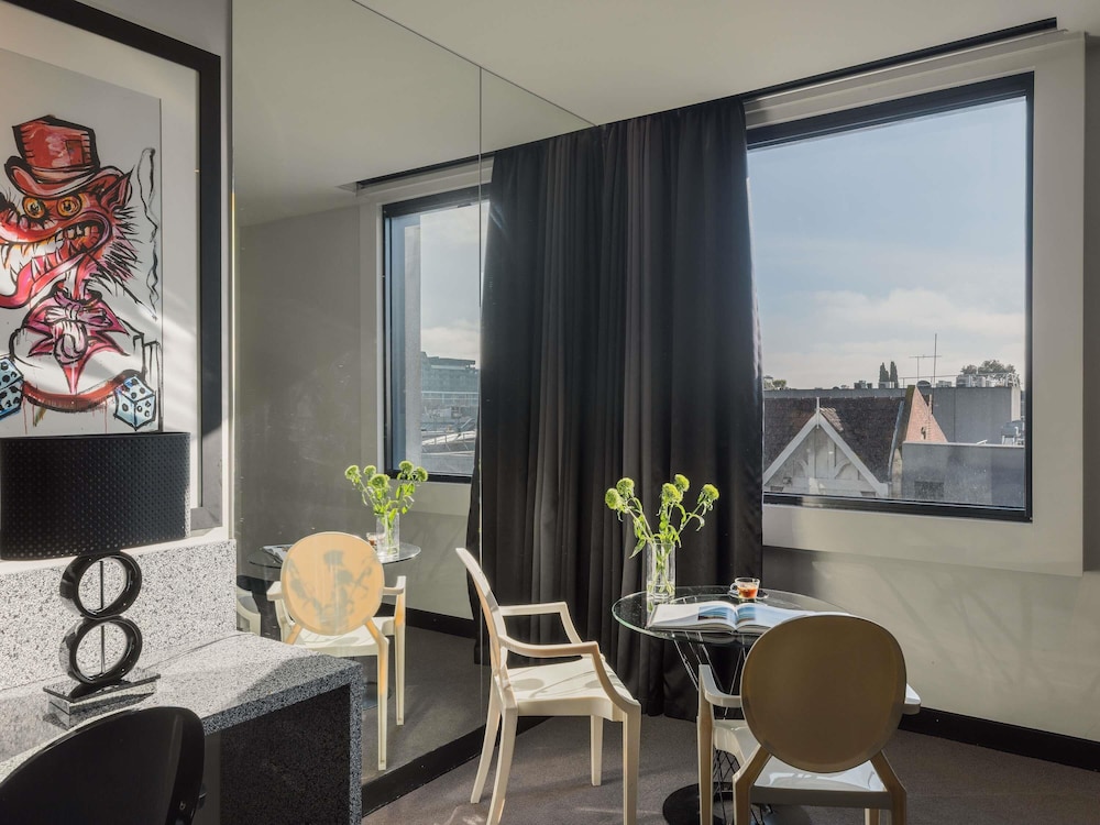 Deluxe Studio, 2 Bedrooms - Photo 2