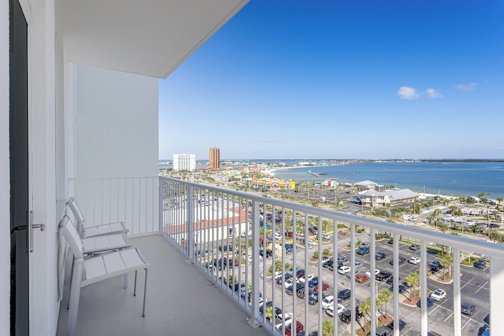 Suite, 1 Bedroom - Photo 2