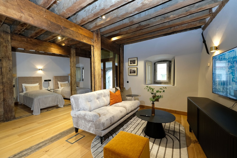 Family Room, Balcony