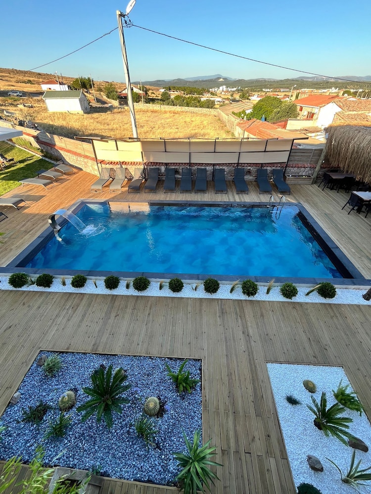 Standard Double Room, Non Smoking, Pool View photo 2