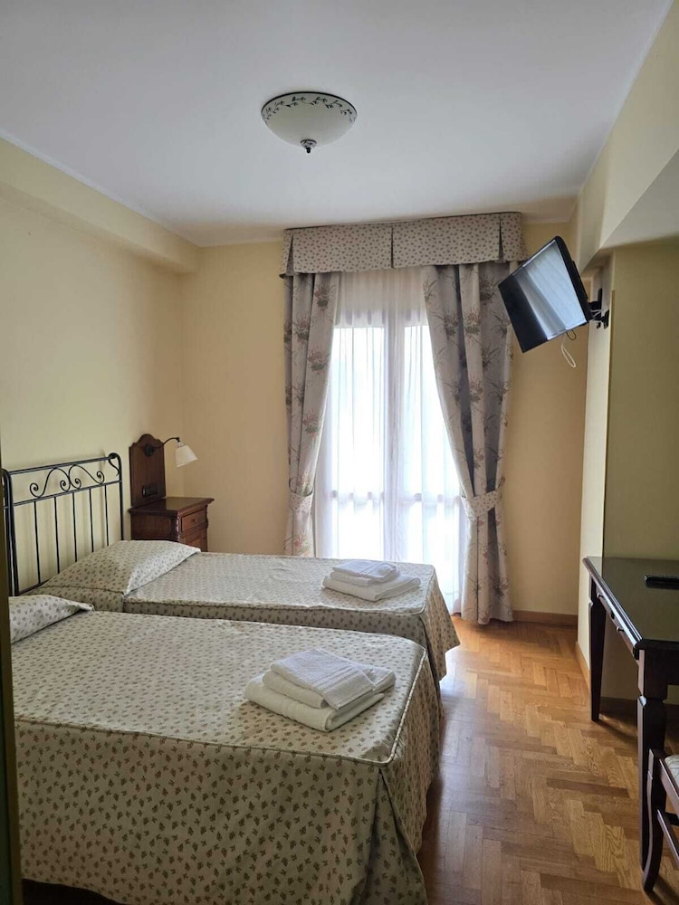 Classic Twin Room, Balcony, Mountain View