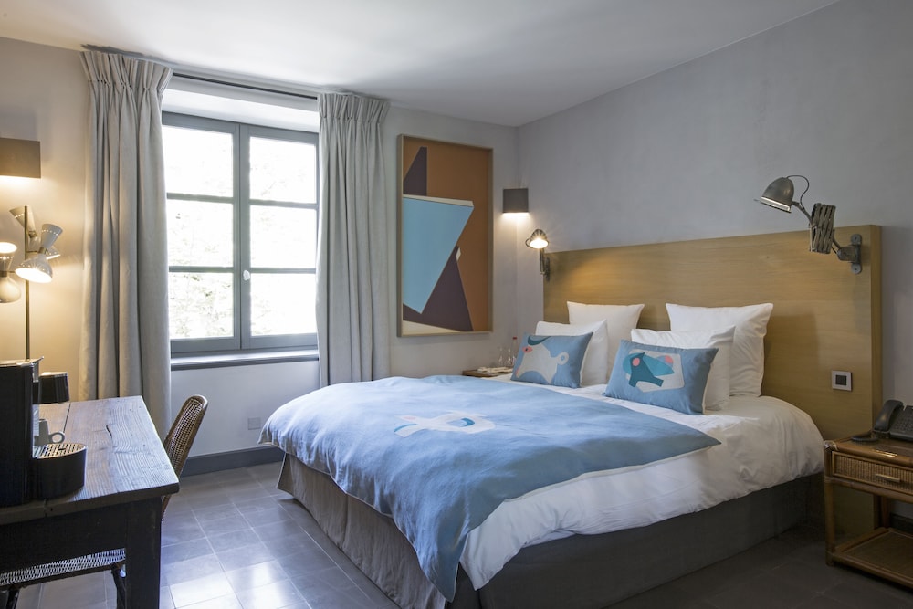 Deluxe room - square view photo 1