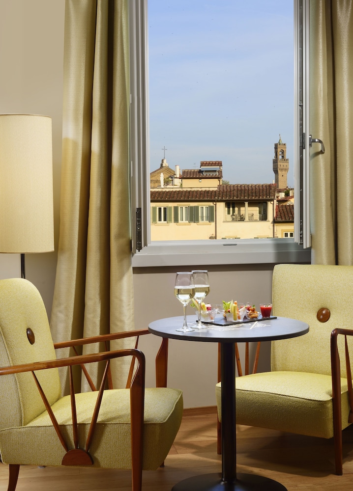 Deluxe Double Room, City View thumbnail 5