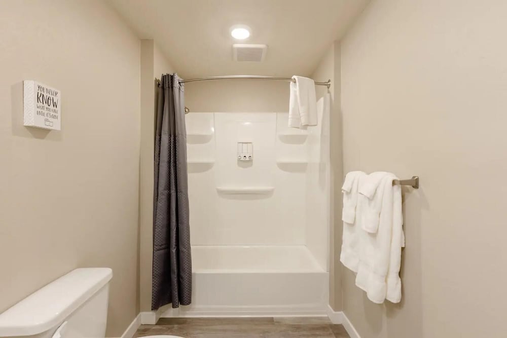 Minimalist Apt w Private Balcony Gym Sky Lounge, Billede 34