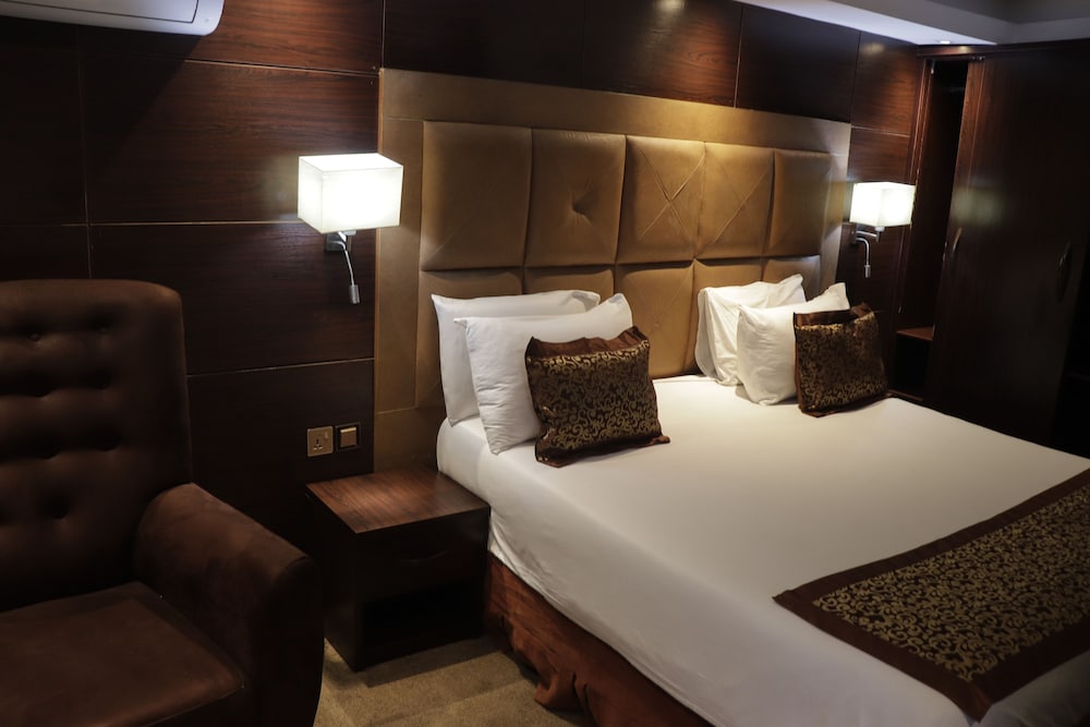 Executive Suite photo 2
