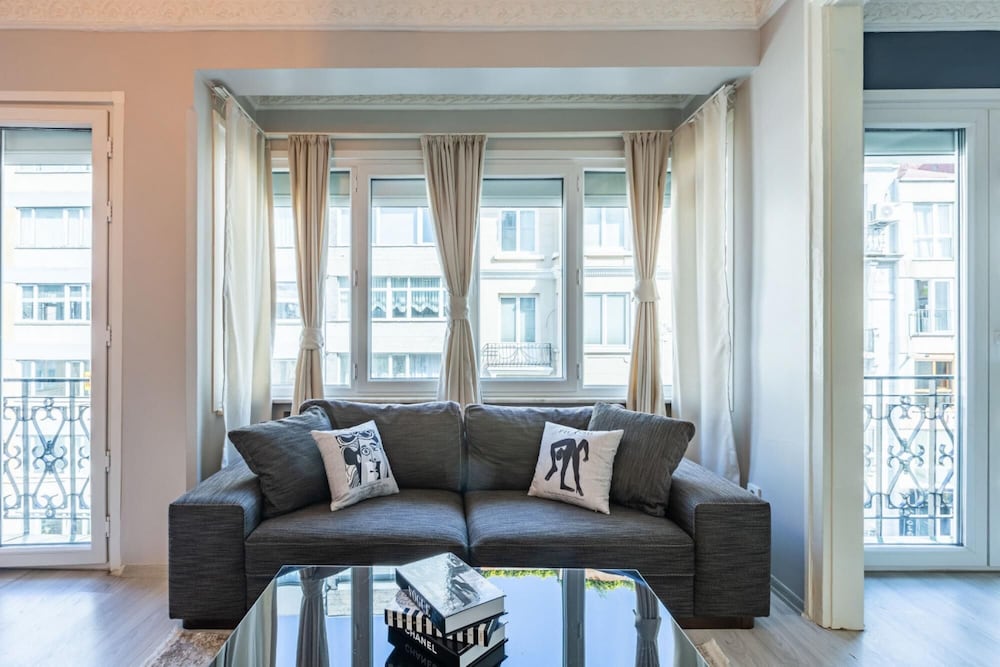 Apartment photo 2