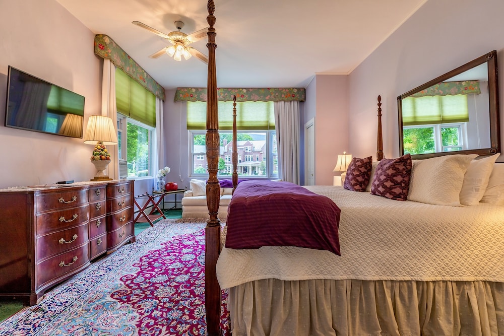 Villa King, Luxury Suite with Day Bed, Jacuzzi, dog friendly, resort views photo 1