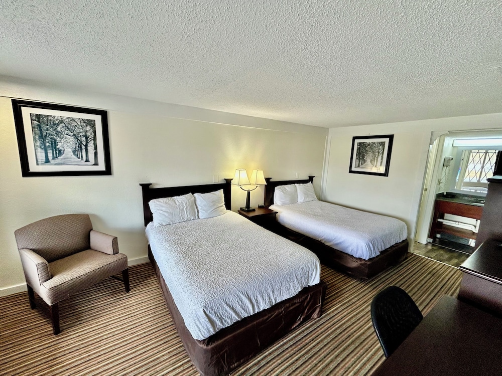 Room, 2 Double Beds, Smoking photo 2