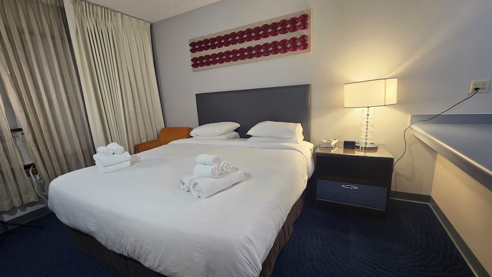 Standard Room, 1 King Bed, Non Smoking photo 2