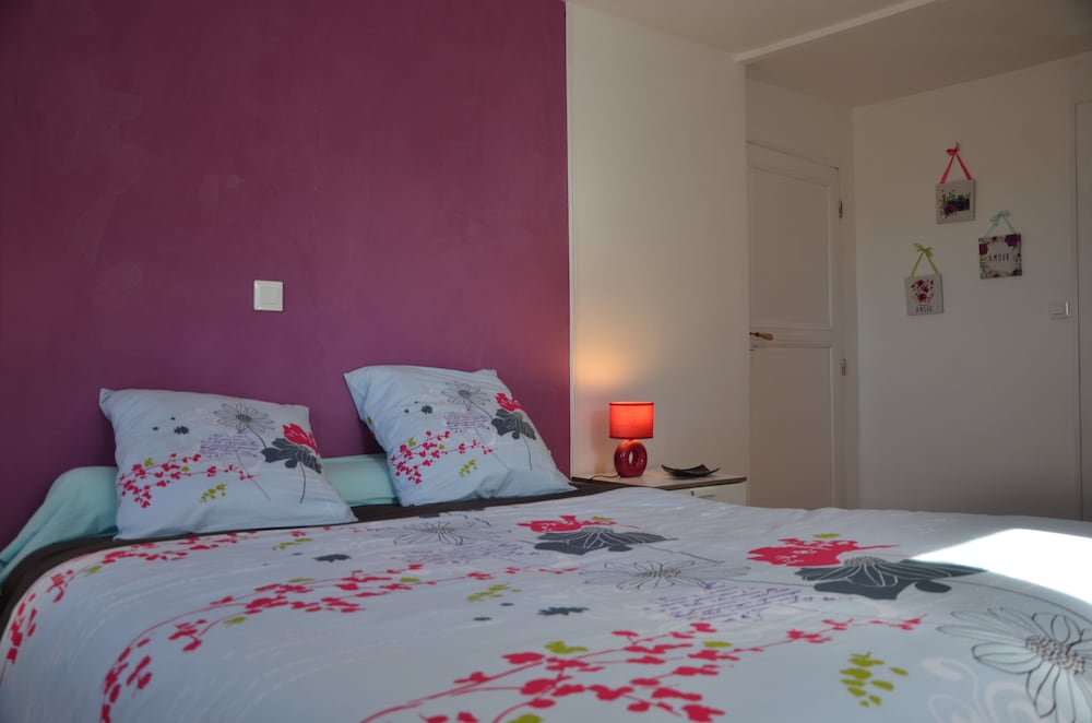 Room (Iris) photo 1