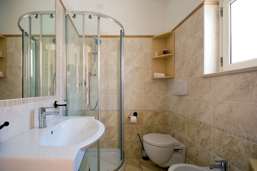 Double Room, 1 Queen Bed, Kitchenette photo 3