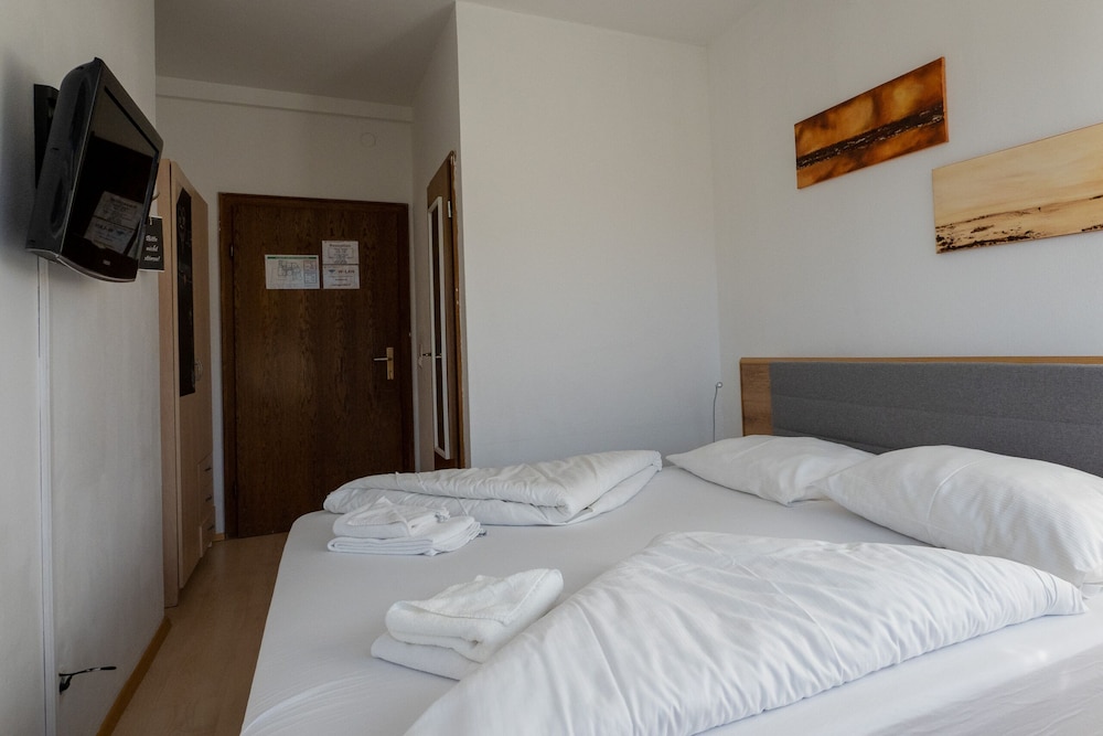 Deluxe Double Room, Ensuite, Mountain View - Photo 10