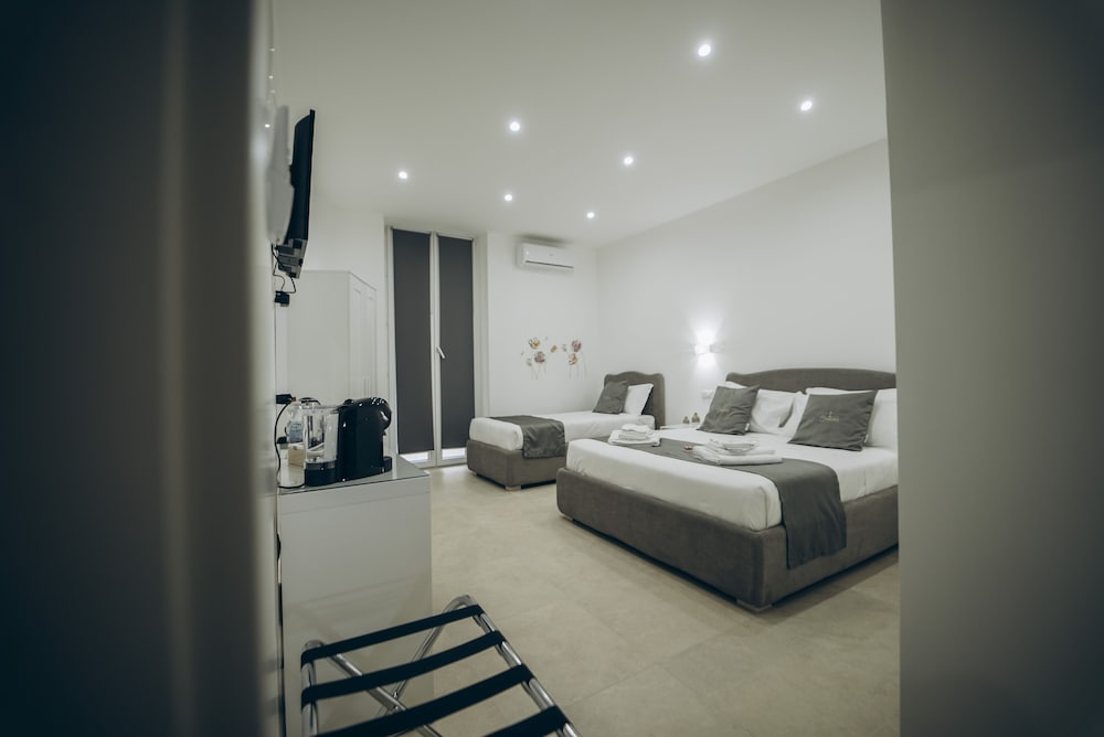 Luxury Triple Room with balcony photo 3