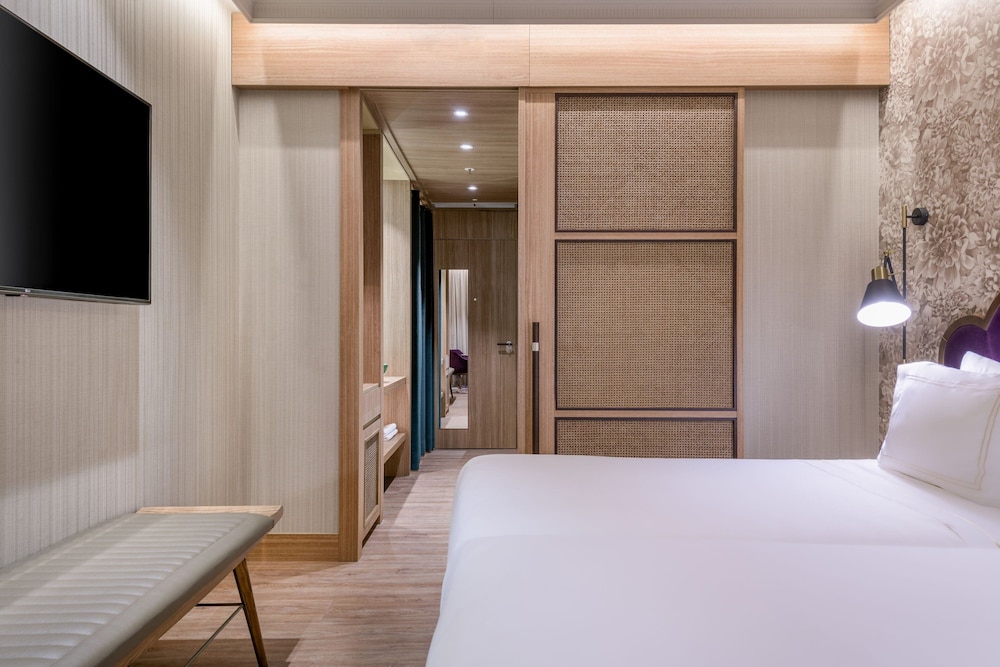 Grand Room, 2 Twin Beds, City View