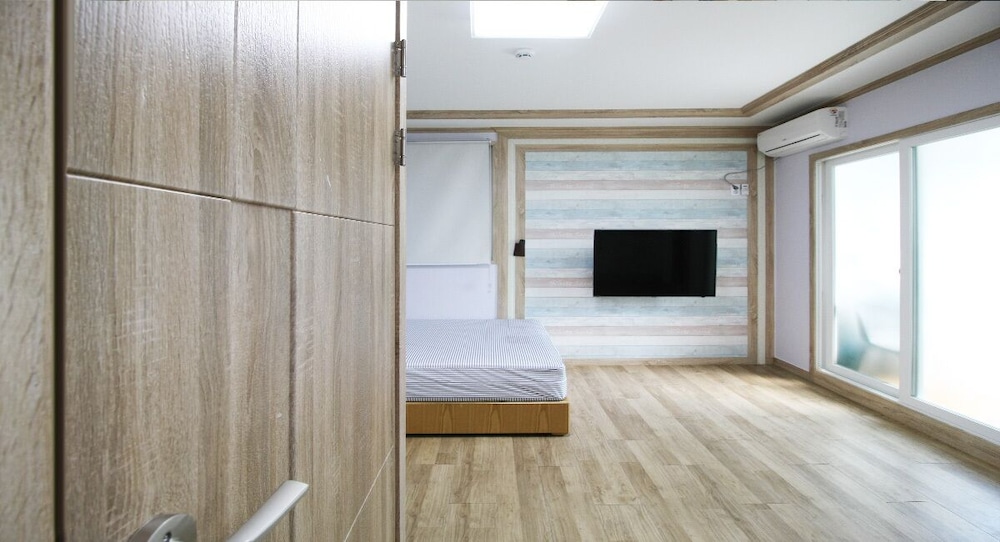 BB4 Bed 2room (Room 2 + Bathroom 2) photo 2