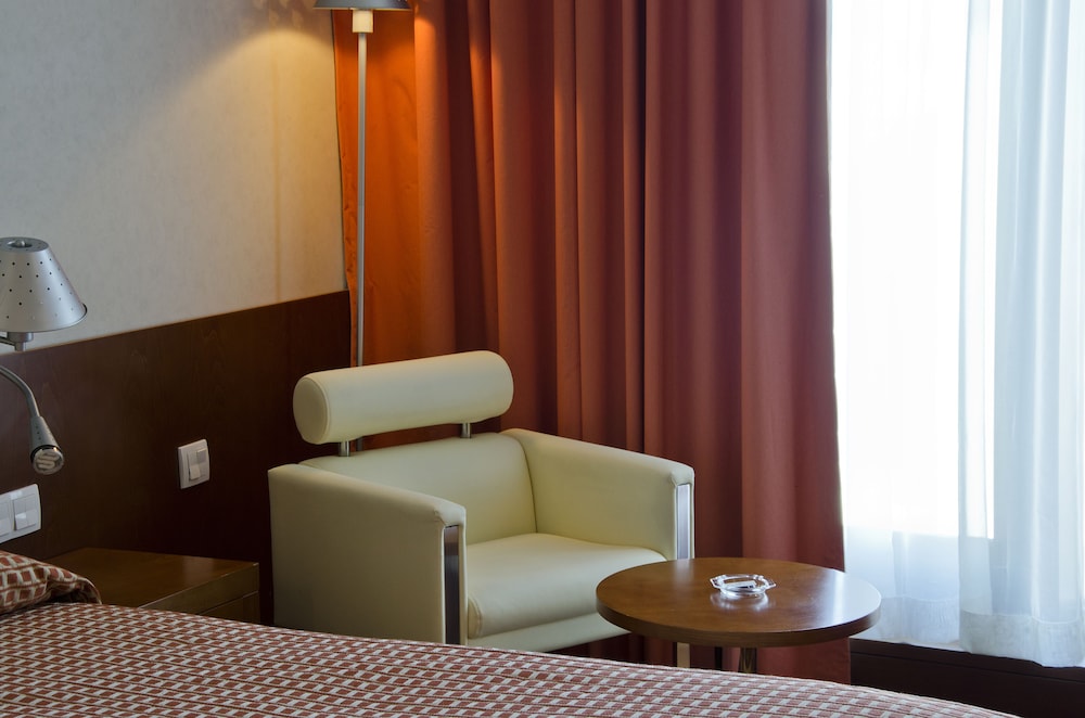 Standard Single Room thumbnail 6