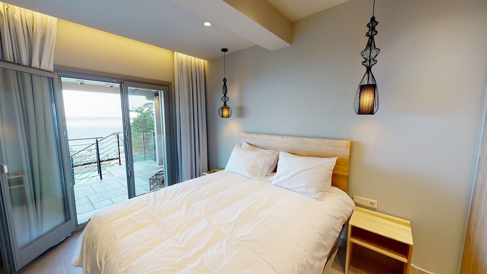 Junior Apartment, Pool Access, Poolside