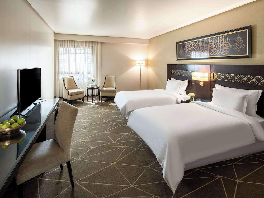 Superior Room, 2 Twin Beds, City View