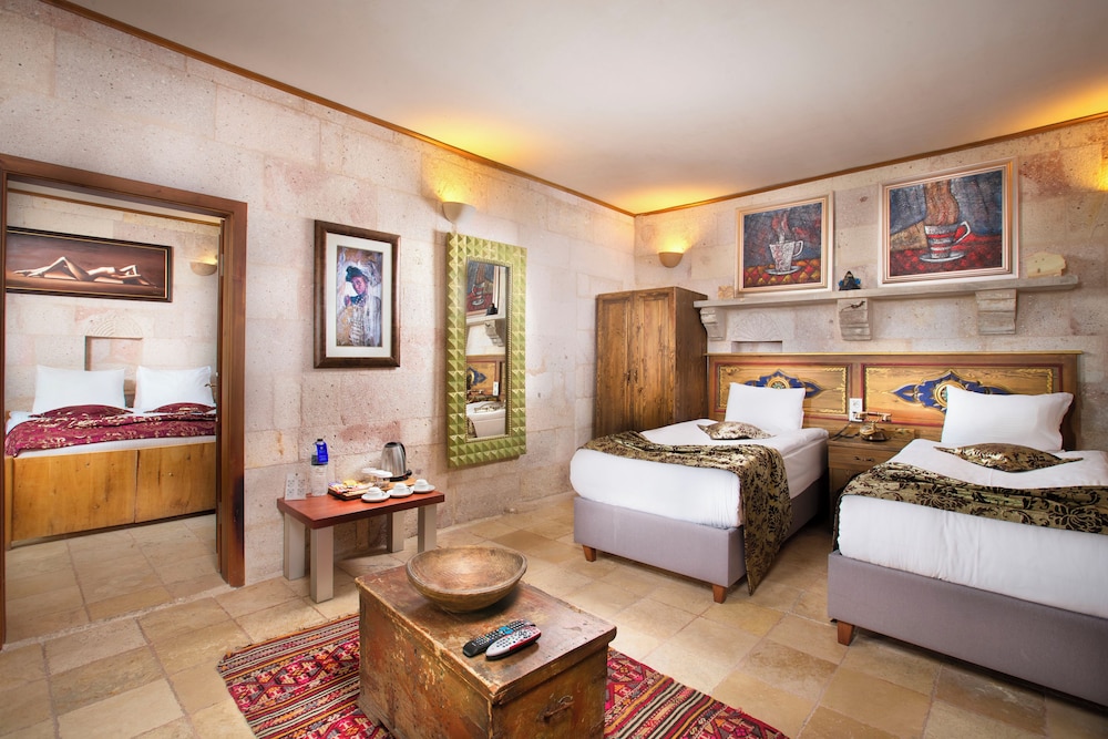 Family Cave Suite - Photo 10