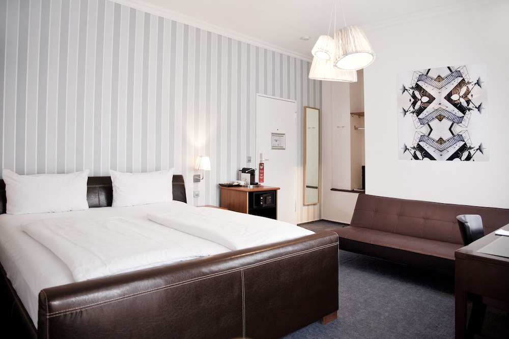 Comfort Double Room, Balcony - Photo 5