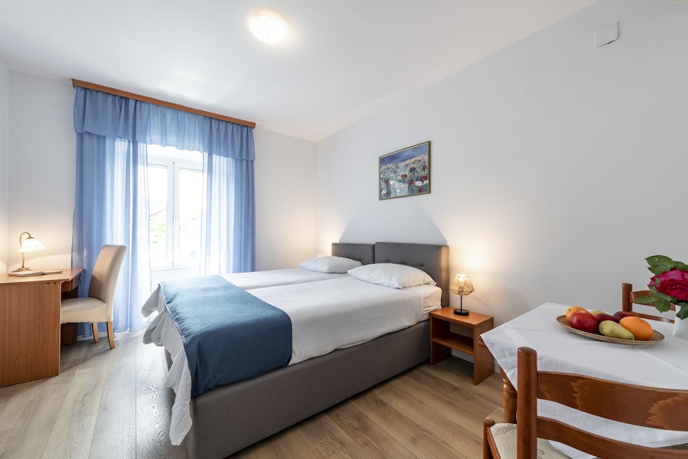 Basic Double or Twin Room, Courtyard View, Ground Floor photo 1