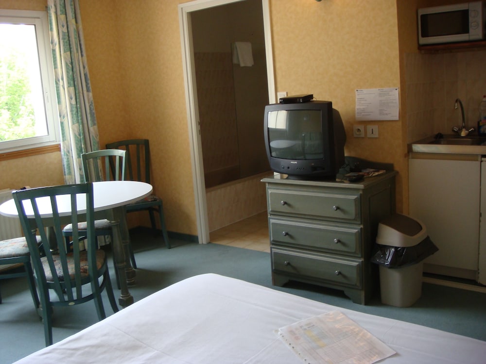 Comfort Room, Refrigerator & Microwave photo 2