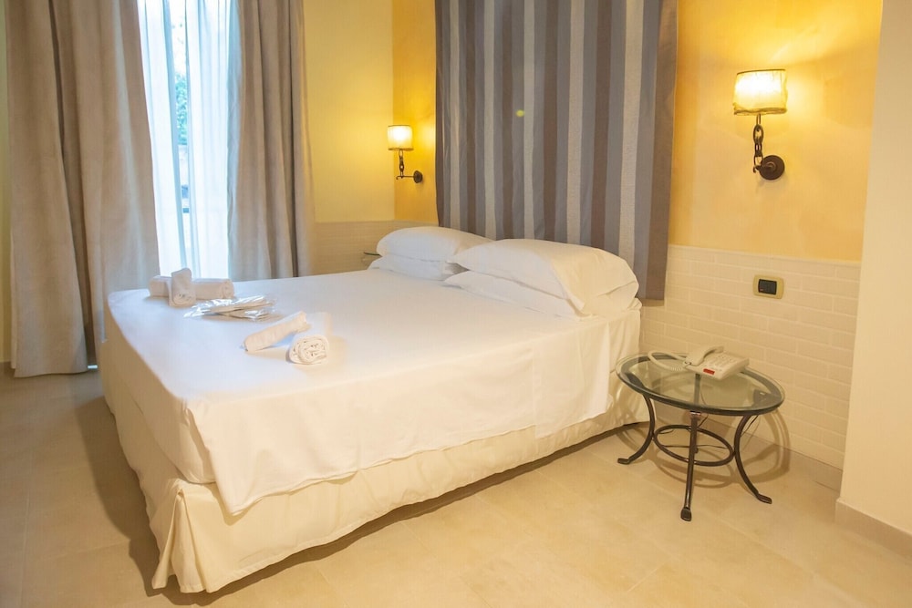 Superior Suite, Private Pool (Faraglioni) photo 3