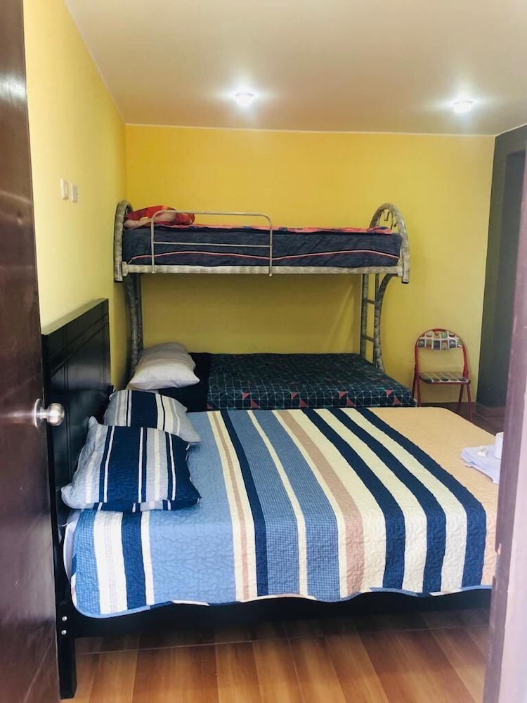 Family Room, Multiple Beds, Private Bathroom photo 2