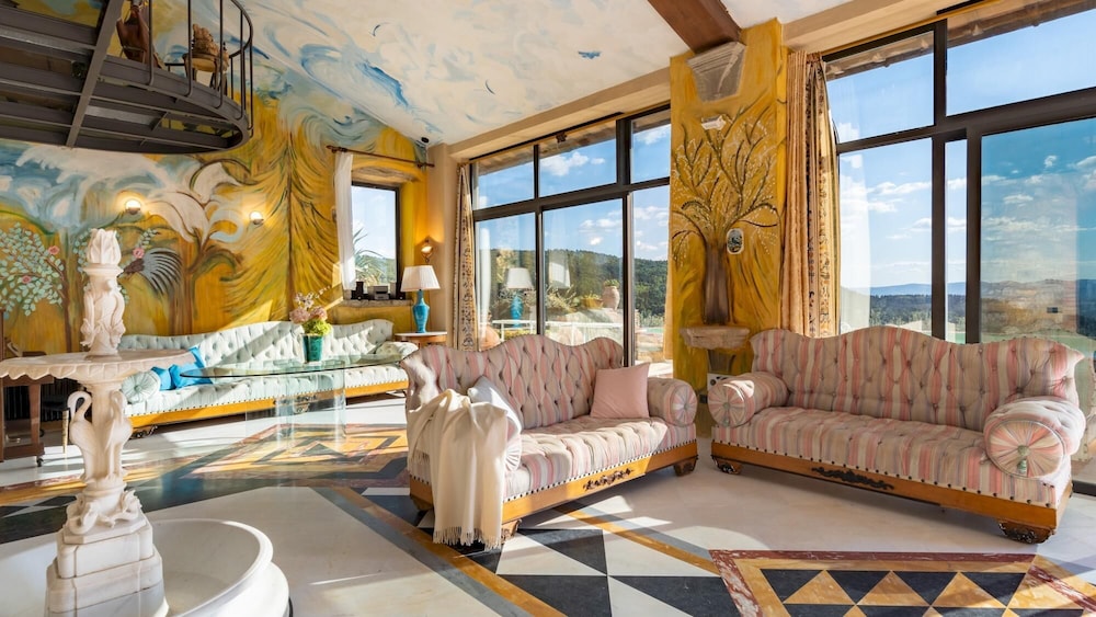 Villa photo 1