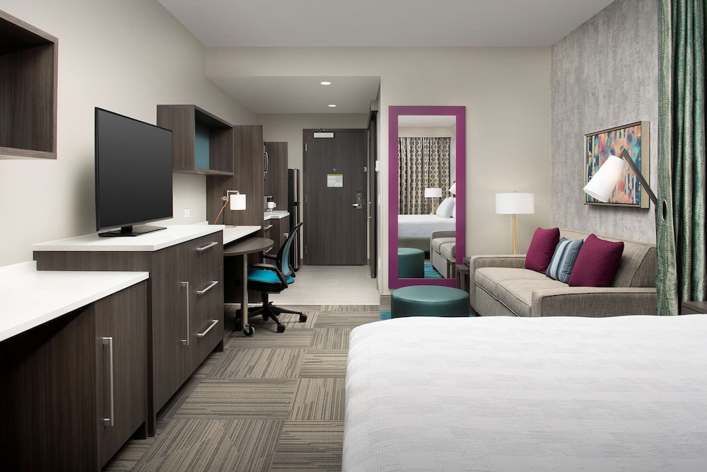Studio Suite, 1 King Bed, Non Smoking - Photo 2