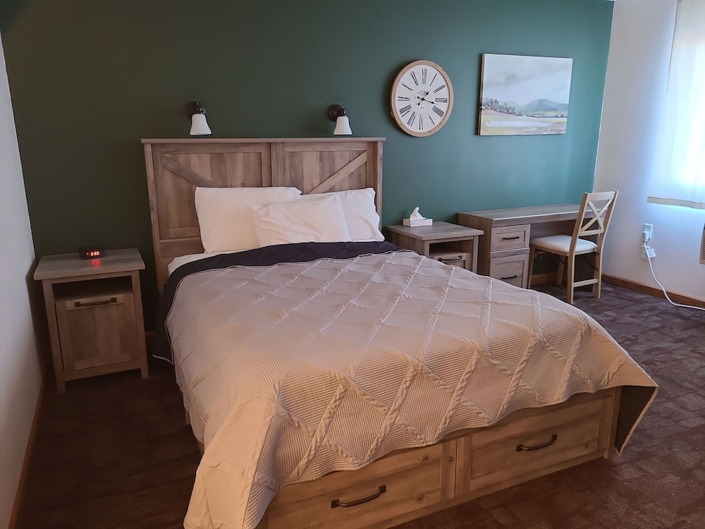 Standard Room, 1 Queen Bed - Photo 3