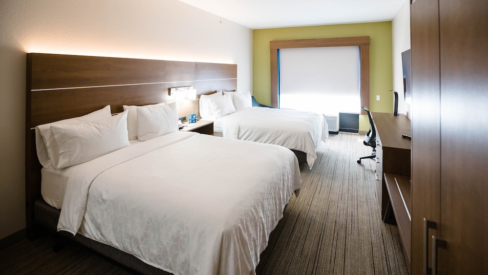 Suite, 2 Queen Beds, Accessible (Mobility, Accessible Tub)