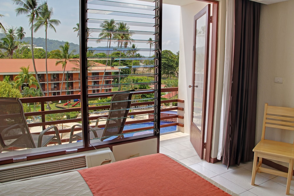 Standard Room, 2 Double Beds, Non Smoking, Balcony - Photo 4