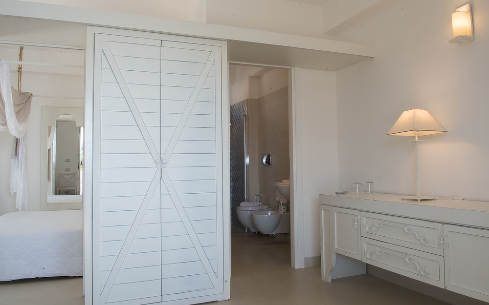 Junior Suite, Sea View, Poolside - Photo 2