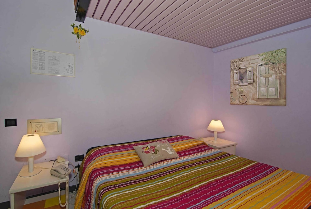 Family Room, 2 Bedrooms - Photo 4