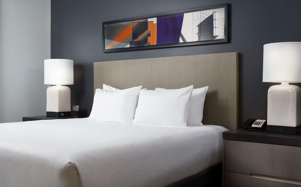 Studio Suite, 1 King Bed with Sofa bed, Accessible, Bathtub photo 2