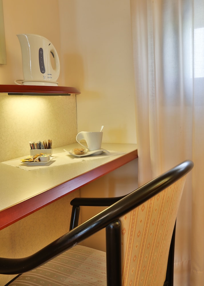 Standard Triple Room, 1 King Bed - Photo 3