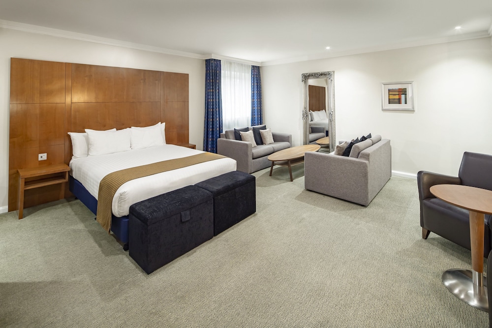 Standard Room, Multiple Beds - Photo 1
