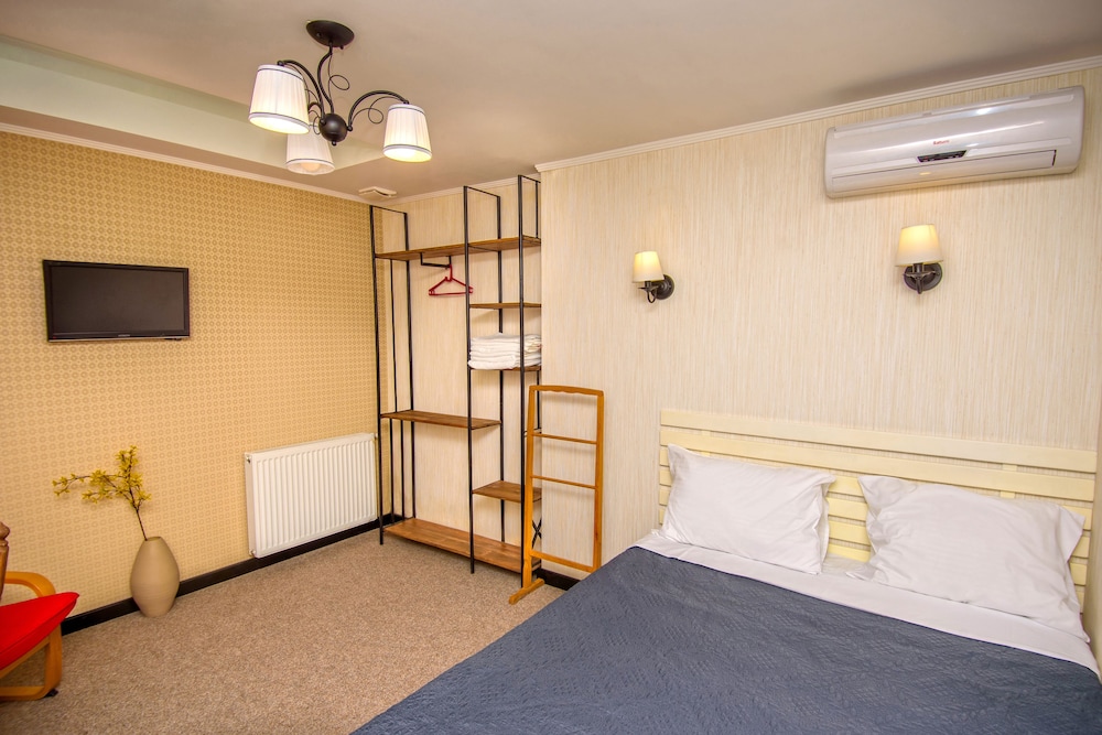 Economy Double Room (Roof window) photo 1