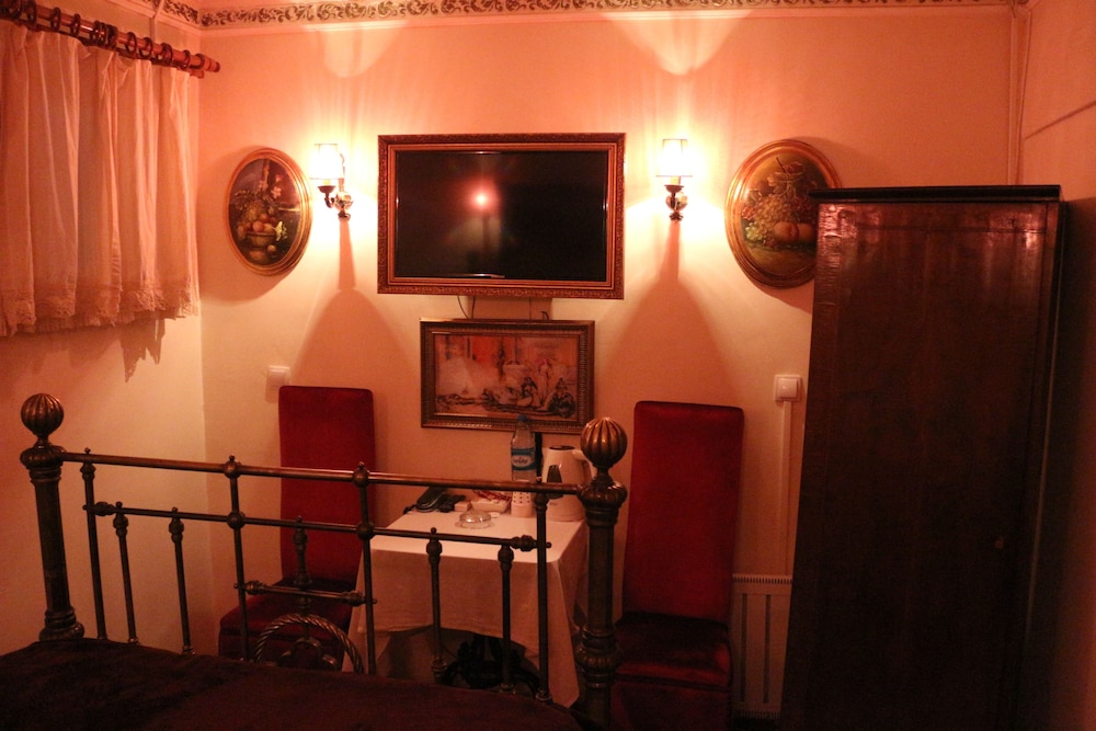Standard Double Room, Jetted Tub (Basement) photo 2